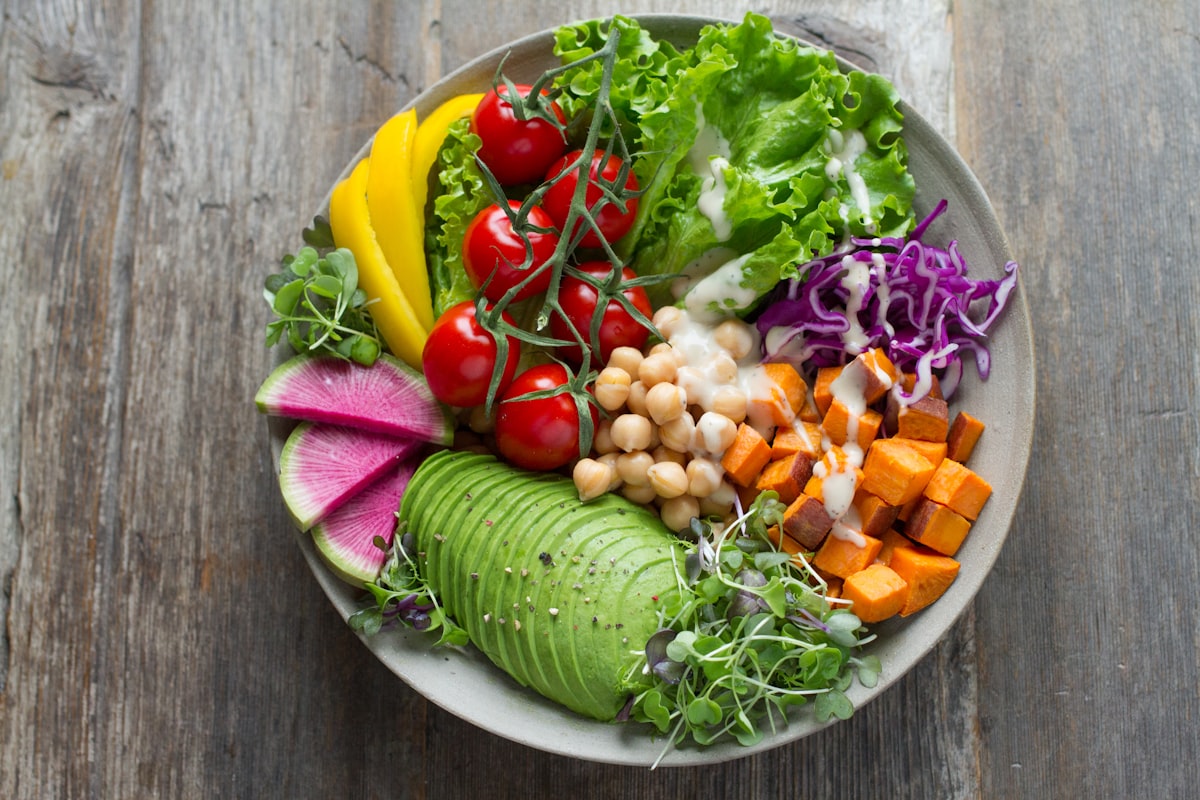 Redaktorka portalu Healthyeatinghabits przy pracy